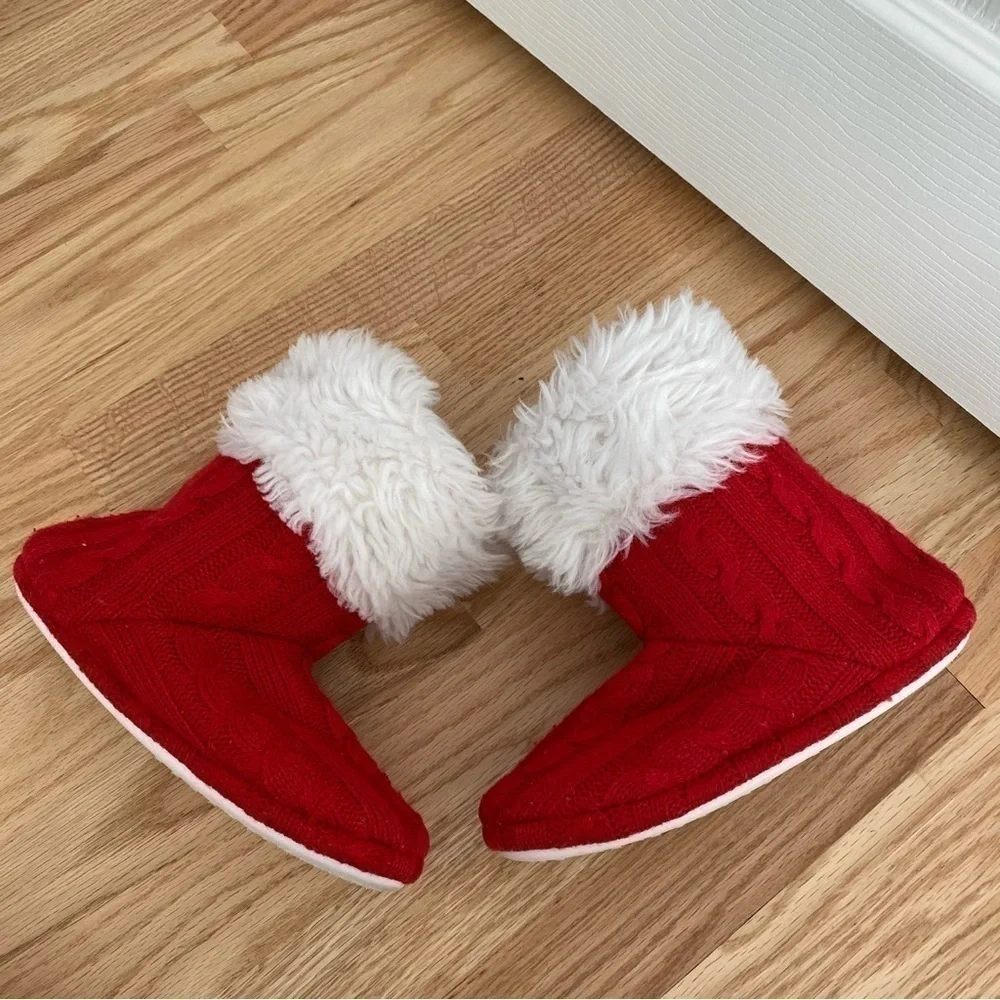 American Girls Red Knit Christmas Slippers Medium 3.5-5 Kids Youth White